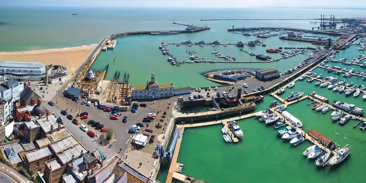 Sohot Stays The Royal Suite Harbour Views Sleeps 4 Ramsgate Eksteriør billede